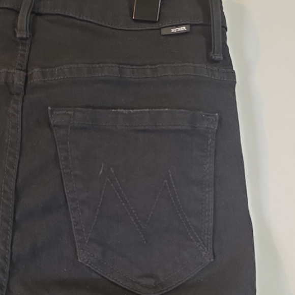 MOTHER The Insider Crop Step Fray Jeans in Not Guilty | Black | Size 24 - Picture 5 of 12